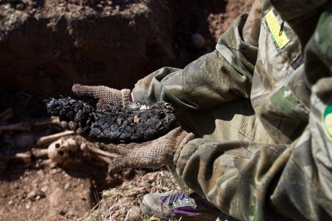 Армия убогих бомжей и мародёров. Оккупанты приехали "захватывать" Украину в рваных кроссовках и лаптях (Видео)
