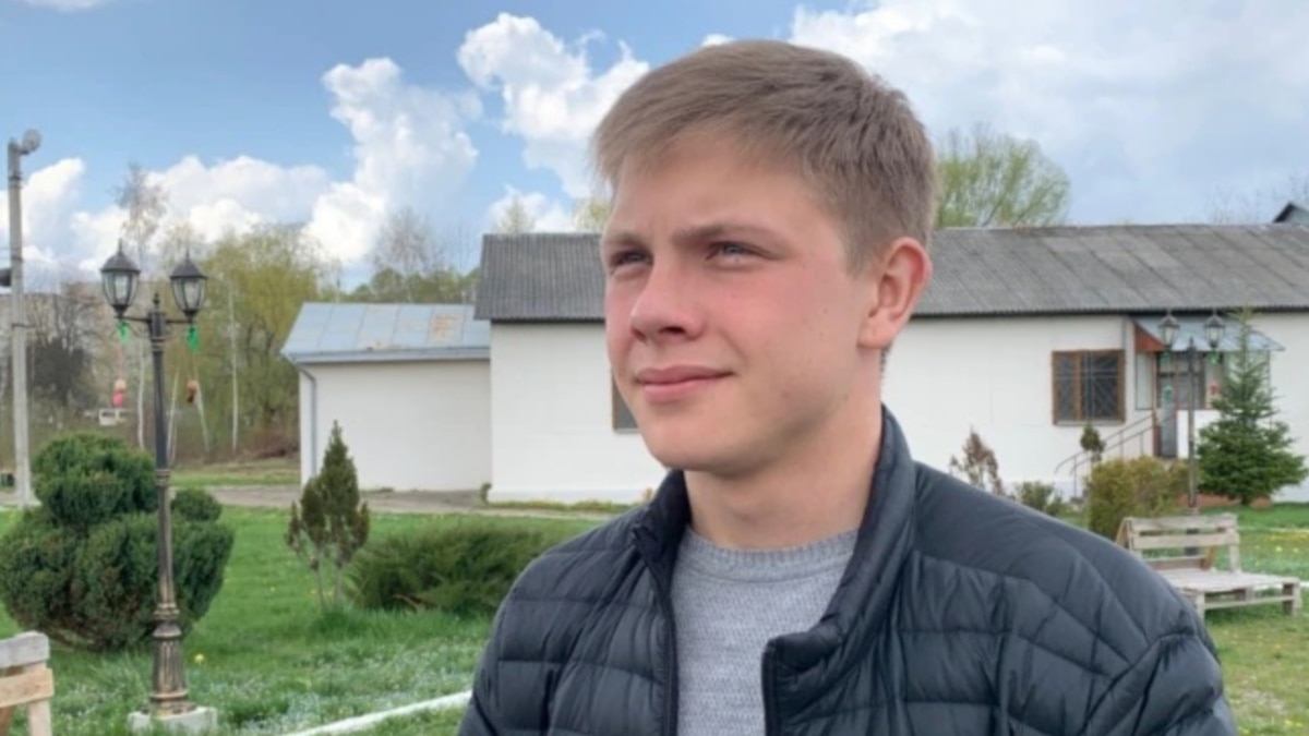 На Донетчине дети похоронили маму в воронке от российского снаряда, который ее убил (Видео)