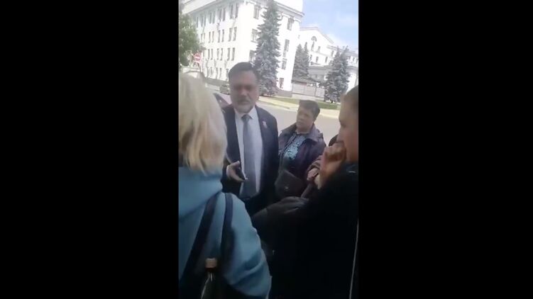 «Их разбили полностью!»: Жены отступивших от Харькова боевиков «ЛНР» приехали жаловаться в Луганск