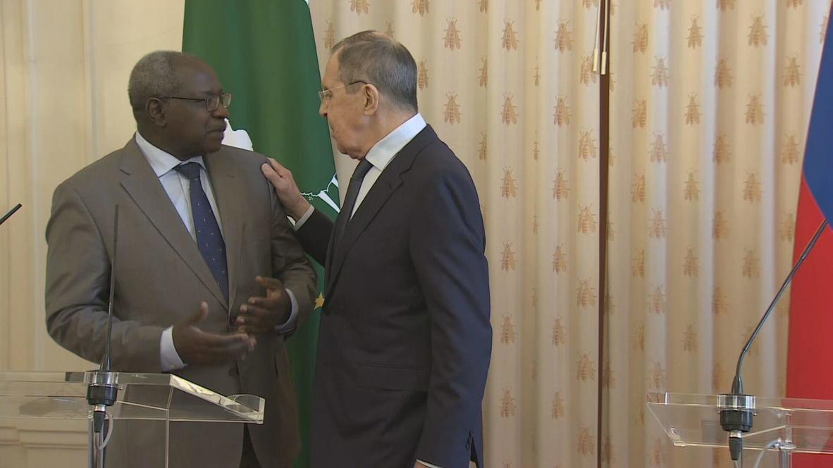 "Снимите санкции!" Лавров в отчаянии просит о помощи даже Африку (Видео)