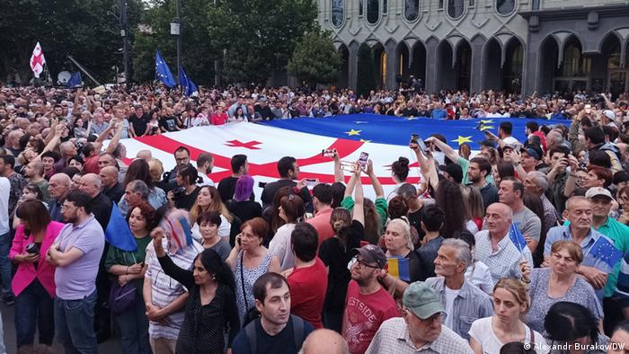 В Тбилиси прошла новая массовая акция в поддержку интеграции с ЕС