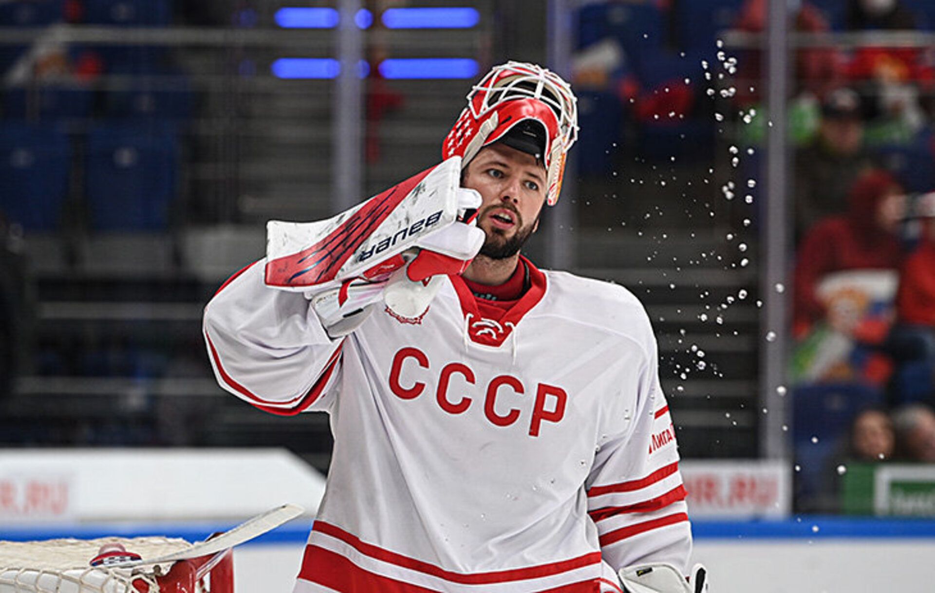 Вратаря сборной России по хоккею, заключившего контракт с клубом НХЛ, задержали за уклонение от воинской службы. Ты хотел СССР, Ваня? Ну, вот он