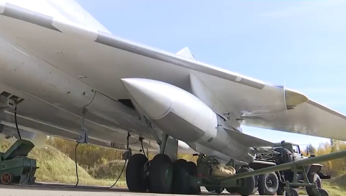 Устаревшие и неточные: Эксперты рассказали, какими ракетами РФ атакует Украину и сколько их осталось