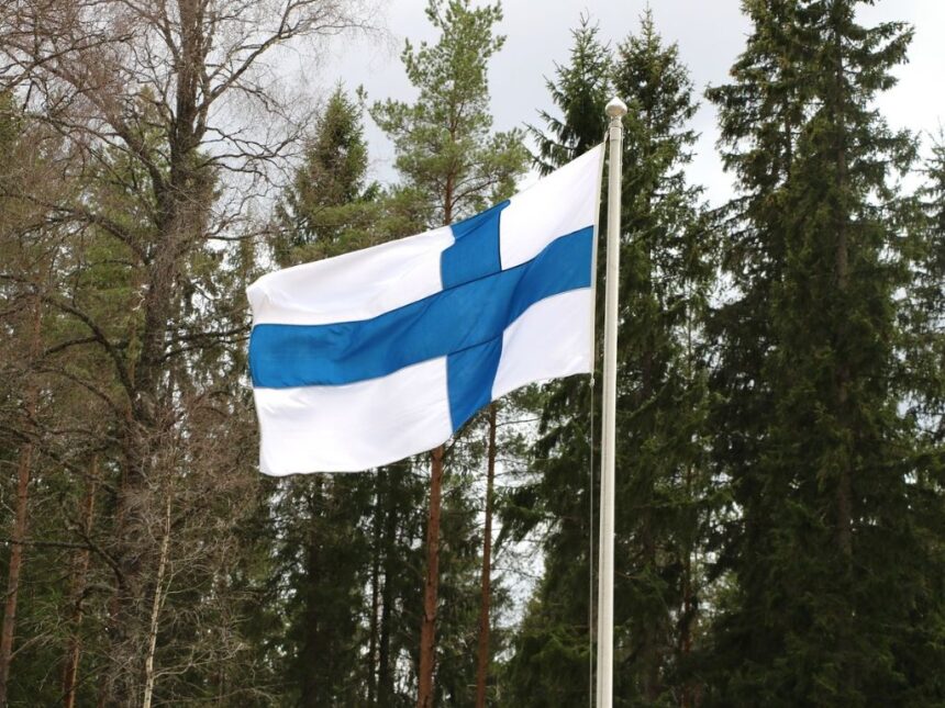 Президент Финляндии подписал закон о закрытии границы с Россией