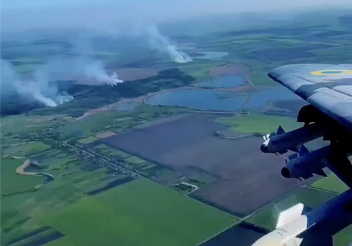 ВС ВСУ показали передний край обороны на востоке Украины из кабины пилота