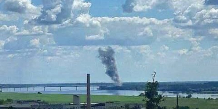 Взрывы в районе Антоновского моста в Херсоне: нанесен удар по базе оккупантов — видео