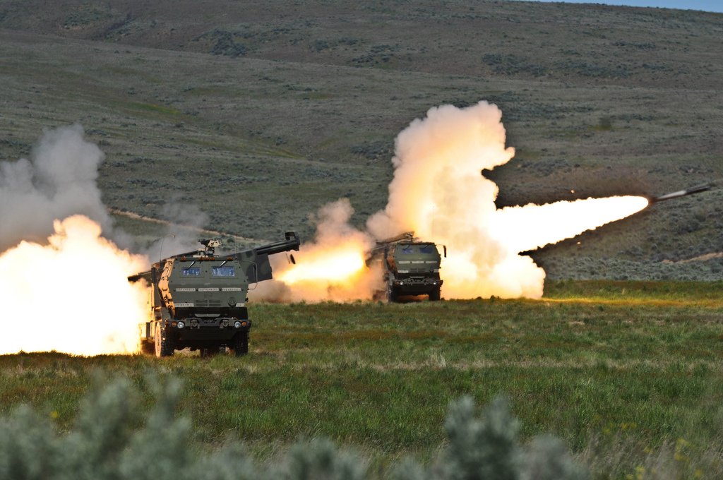 В США заявили, что хотят передать Украине до 30 систем HIMARS и MLRS
