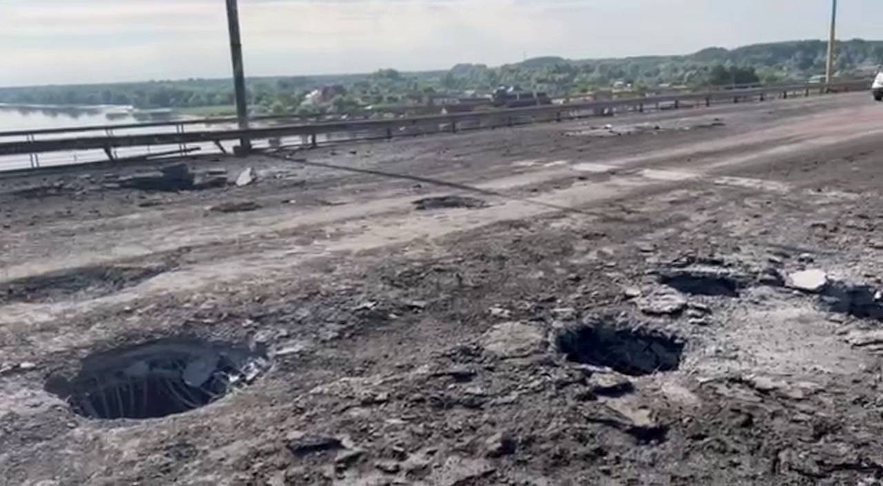ВСУ атаковали не только Антоновский, но и железнодорожный мост на Херсонщине (Видео)