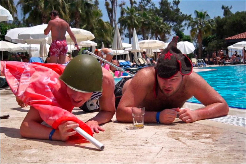 Не менее 100 «туристов» везли обратно в Россию попадающие под санкции товары двойного назначения