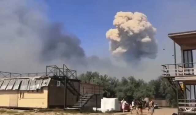 В километре от эпицентра выбило стекла: россияне показали последствия удара по Крыму