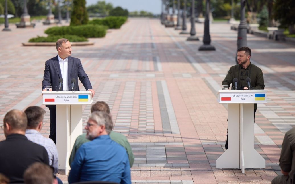 Дуда прибыл с визитом в Киев и провел встречу с Зеленским.