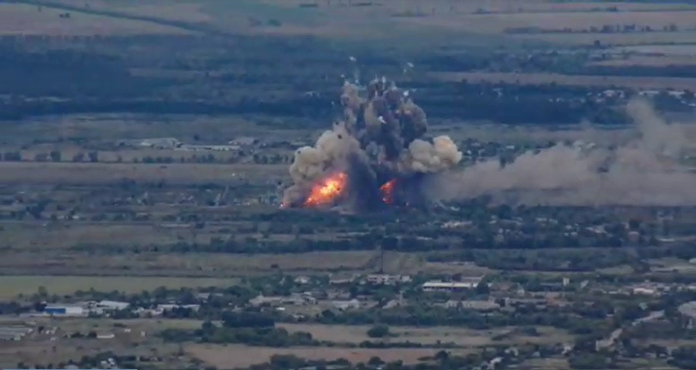 Устроили поразительный "фейерверк": ВСУ уничтожили боекомплект оккупантов в районе Балаклеи. Видео