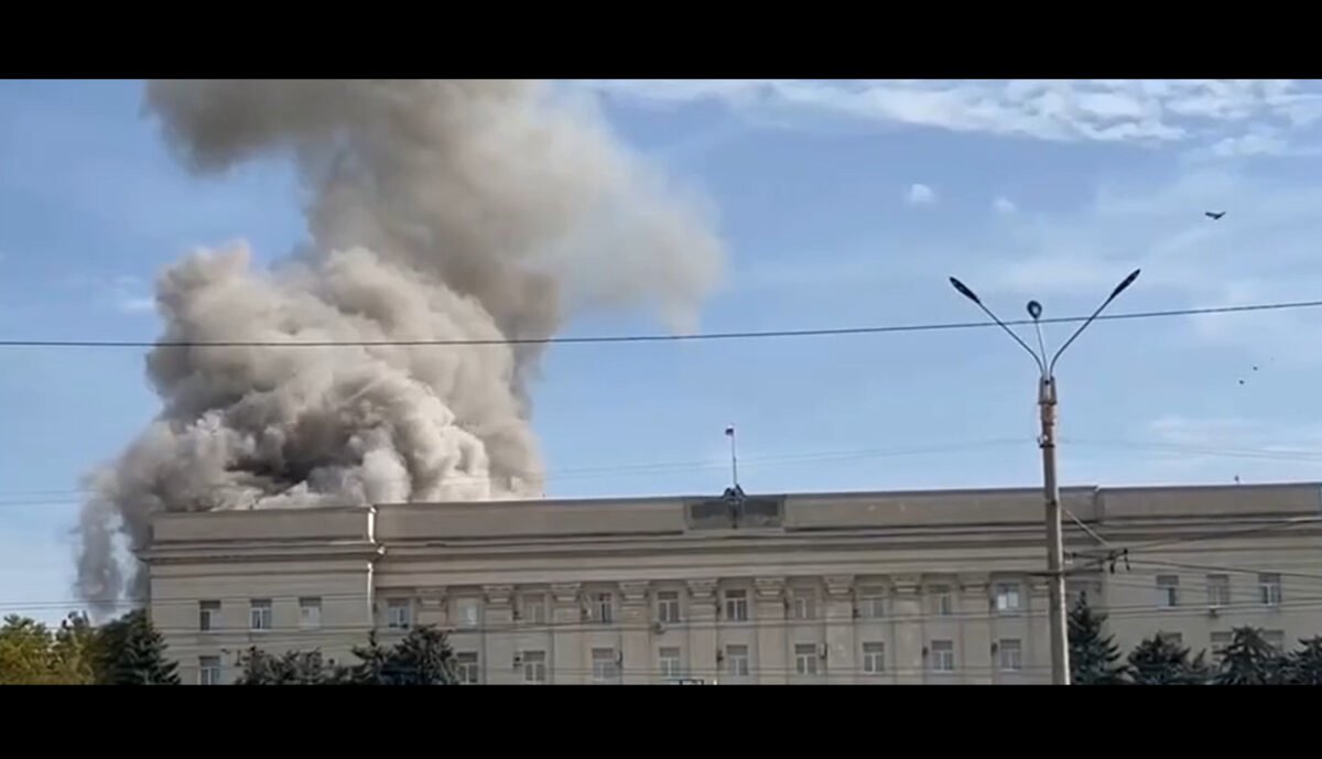 В центре Херсона раздались взрывы. РосСМИ пишут о попадании в оккупационную «администрацию»