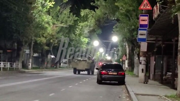 Оккупанты делят награбленное: Подоляк назвал причину стрельбы в Херсоне