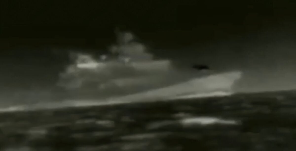 Появилось видео атаки морских беспилотников на корабли РФ в Севастополе