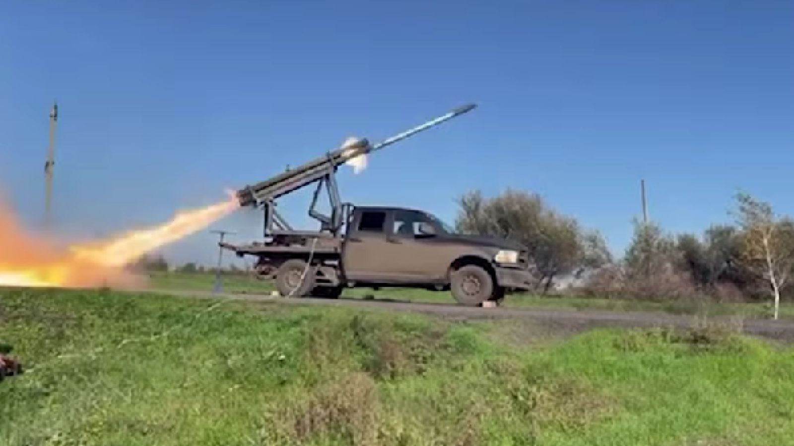 Украинские автомастера взялись производить мини-HIMARS для фронта (видео)