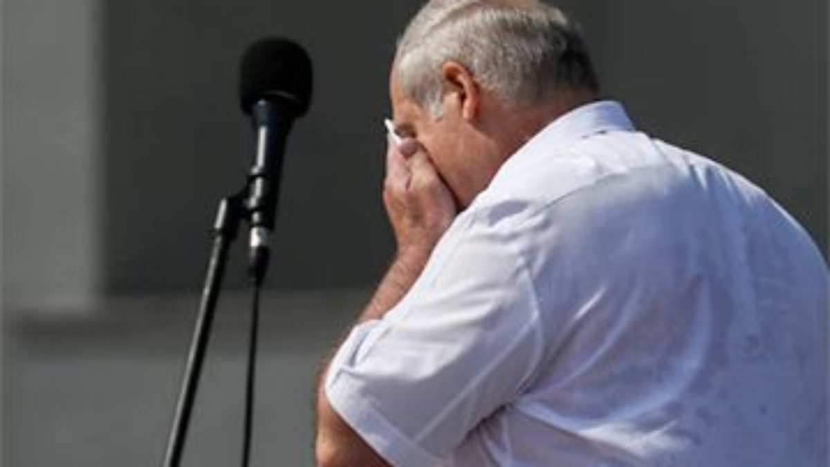 СМИ: Лукашенко практически обездвижен