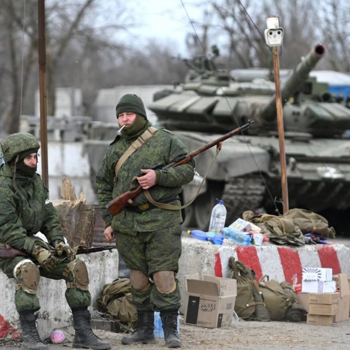 "Свинью раскрасили в желто-синий и выпустили": оккупант рассказал жене, как праздновал Новый год и вспомнил о Макеевке. Аудио