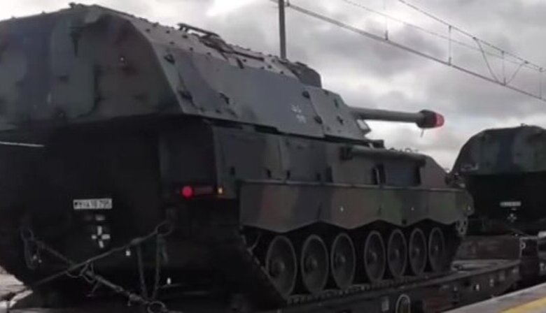 Появилось видео движения по польской железной дороге эшелона с военной техникой