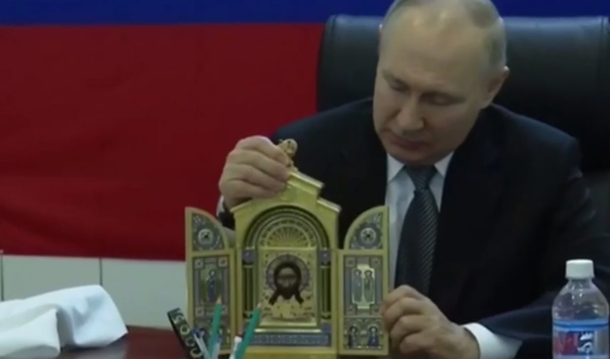 "Сейчас вот Пасха будет, да?" Кремль заявил о визите Путина на оккупированные территории Украины, но оказалось, что видео старое