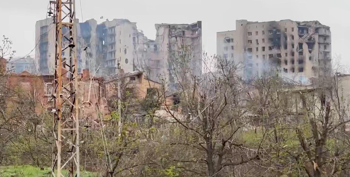 Отошли из центра: бойцы ВСУ в Бахмуте заняли новые позиции западнее ж/д полотна, — СМИ (Видео)