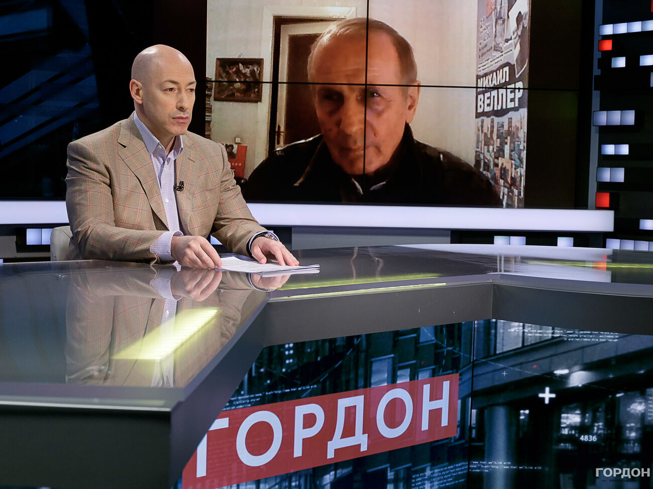 Когда Россия покупает в Иране дроны и ракеты, а в Египте реактивные снаряды для "Градов" – это значит, что она уже ни хрена не может. Даже гвоздей своих нет