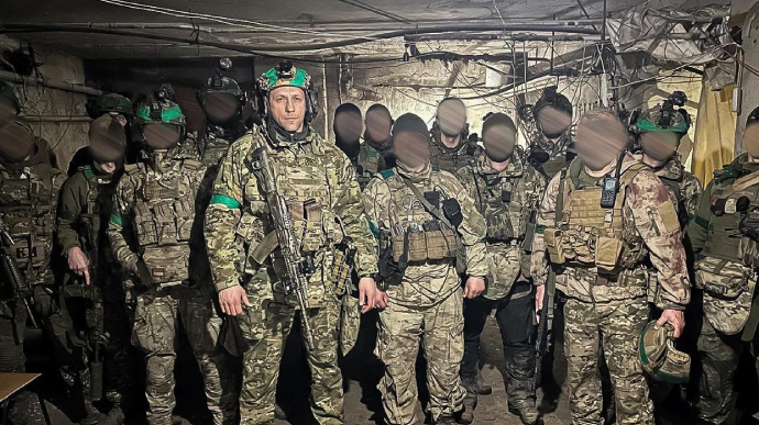 Появилось уникальное видео приезда командующего Сил спецопераций в Бахмут