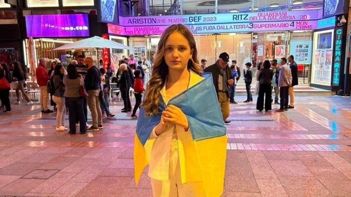 Кулеба наградил 13-летнюю Софию Самолюк, которая отказалась выступать на фестивале из-за участия россиянина