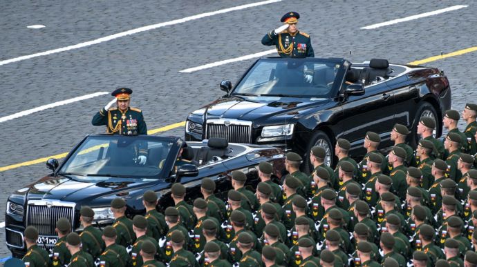 Не парад, а мрак, Путин затянул людей в "шизофренический мир" – вот что такое "9 мая по-российски"