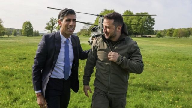 Зеленский провел переговоры с Сунаком в Британии: Украина получит сотни ракет для ПВО.