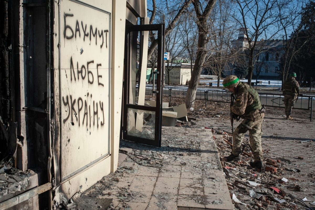 ГУР: Переброска врагом дополнительных резервов в Бахмут свидетельствует о провале их наступательных действий