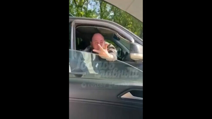 Убери трезубец, мразь: В Ростове обругали украинцев из Мариуполя