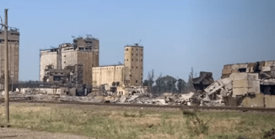 "Просто в пух и прах": в сети показали уничтоженный ВСУ склад боекомплекта под Геническом. Видео