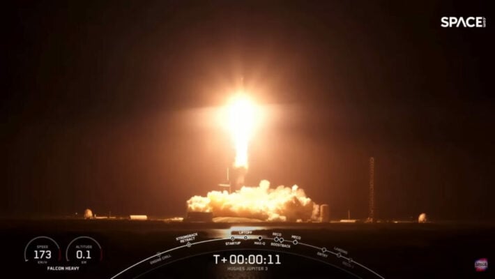 SpaceX запустила в космос самый большой в мире спутник