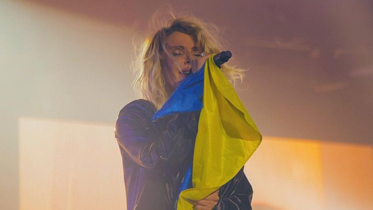 Лободу "разнесли" за российские хиты с украинским флагом (Видео)