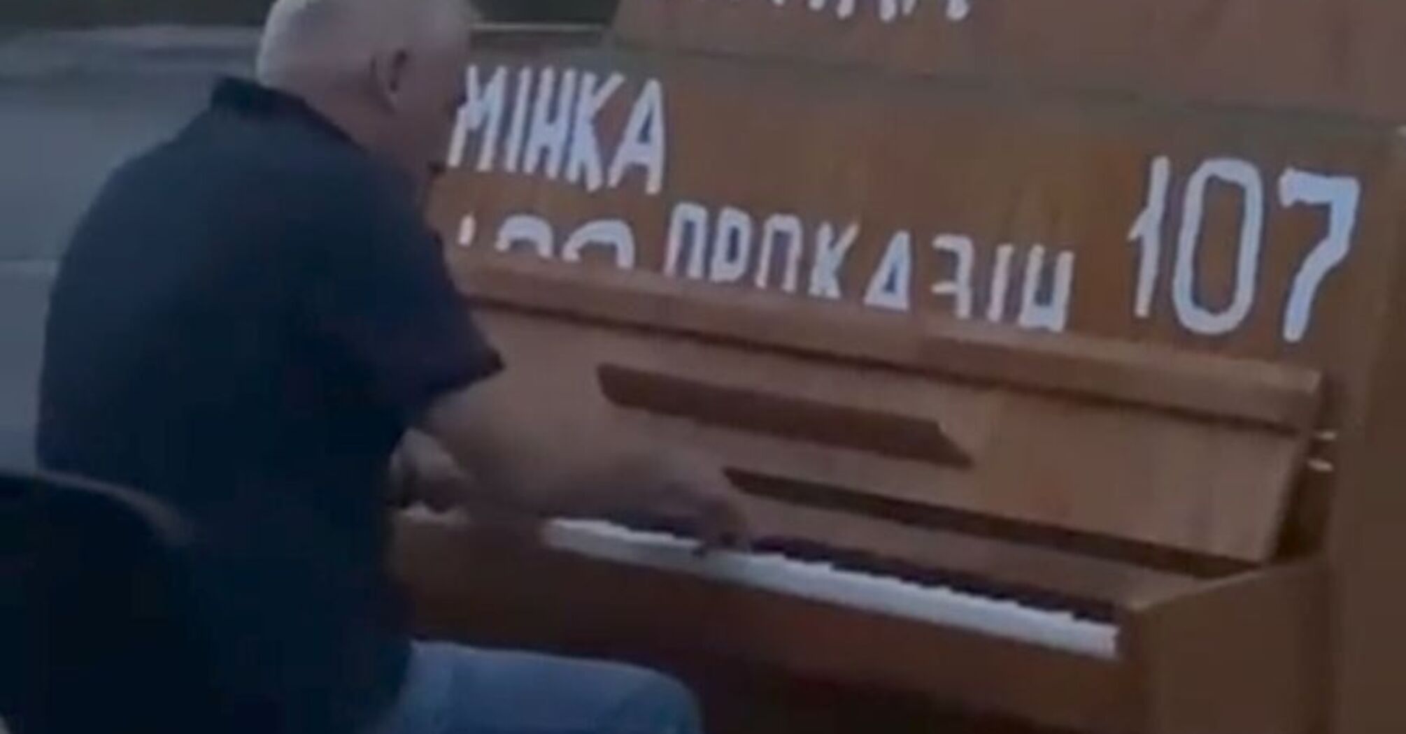 "Покойтесь с миром, рыцари неба": побратимы трогательно простились с летчиками, погибшими в авиакатастрофе на Житомирщине. Видео