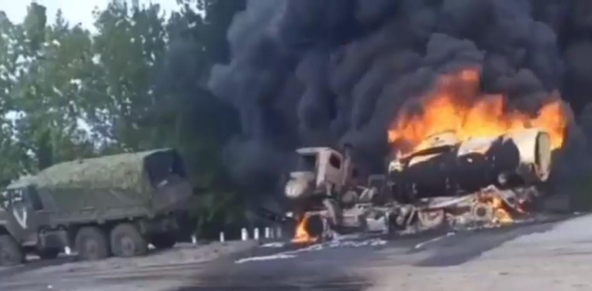 Под Каховкой "прилетело" в колонну оккупантов подорвавших дамбу ГЭС