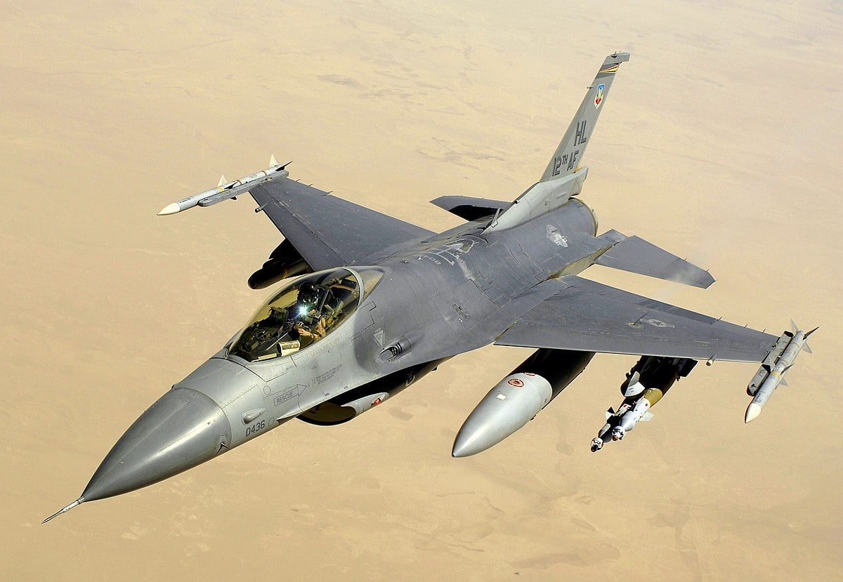 Дания передаст Украине первые истребители F-16 весной 2024 года