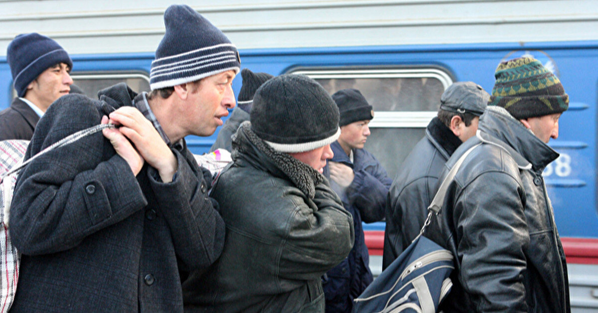 На оккупированные территории из РФ завезли уже более 100 тыс. мигрантов и хотят использовать их в войне против Украины