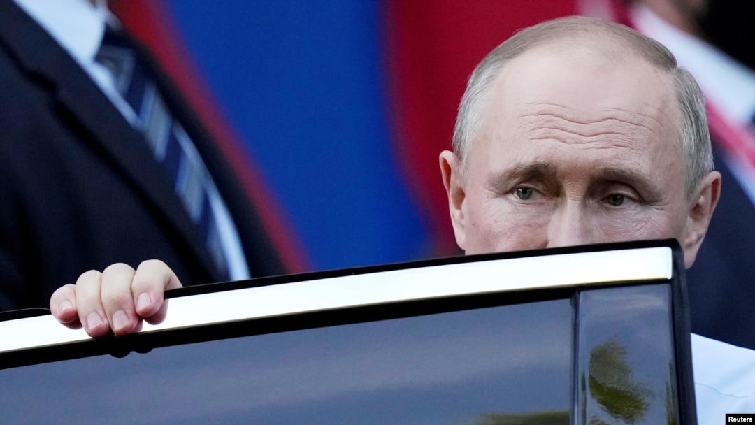 Путин продолжает использовать в своих выступлениях все те же маски-образы: Обиженка, Невиноватая, Кашпировский, Таксист, Гопник