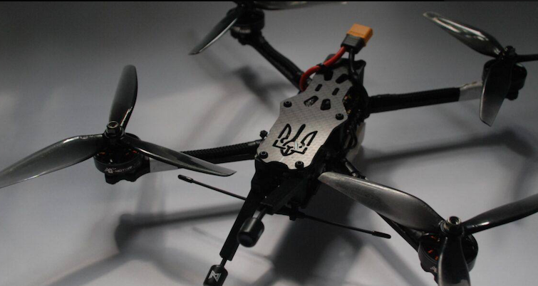 Мы "вымели" все склады в Европе, от Лиона до Дублина: Порошенко передал военным сотни тысяч грелок и 300 FPV-дронов