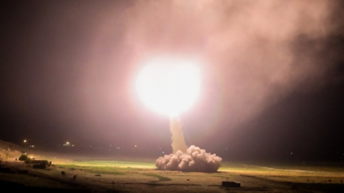 Иран запустил баллистические ракеты по территории Ирака и Сирии: целью были базы США. Фото и видео