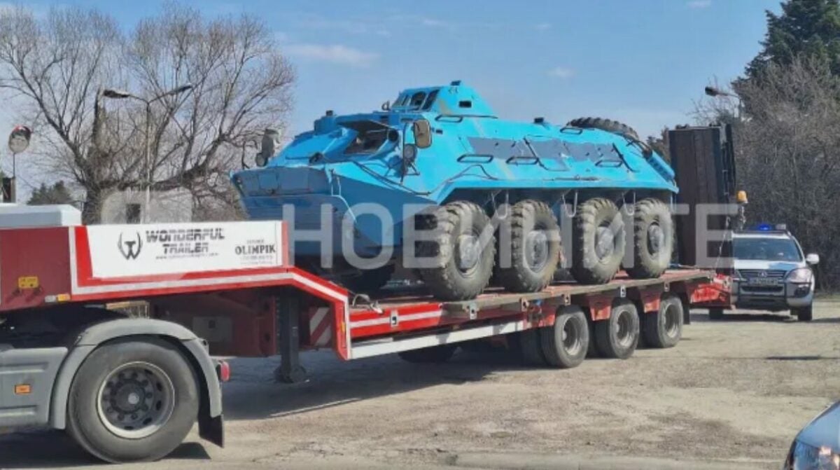 Болгария начала передавать Украине БТРы