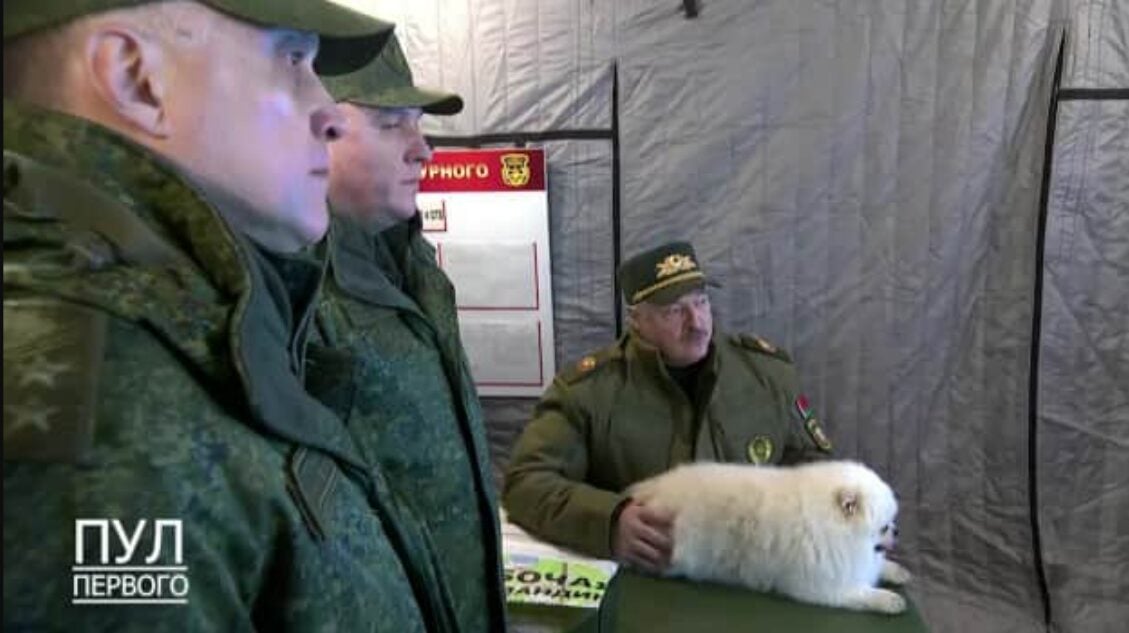 Лукашенко с белой собачкой пригрозил захватить часть Литвы и Польши