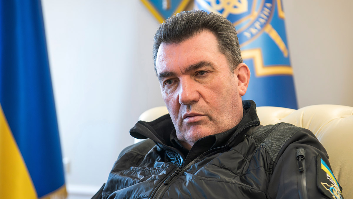 "Нас кинули в 90-х годах": Данилов в последнем выступлении перед увольнением напомнил неудобную правду для Запада. видео