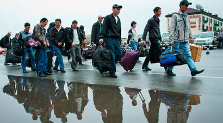 Граждане Таджикистана массово выезжают из России после теракта под Москвой