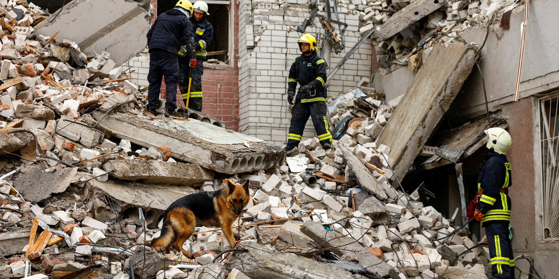 ⚡Оккупанты нанесли три удара по Чернигову: количество погибших возросло до 18, десятки раненых.