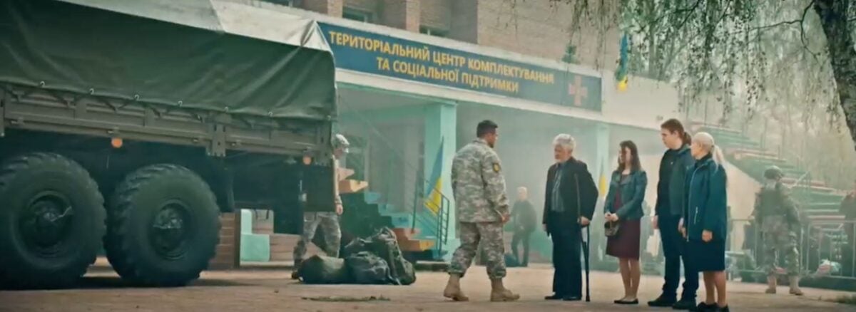 Российские пропагандисты сняли ролик об украинце, отправляющем на войну всю семью