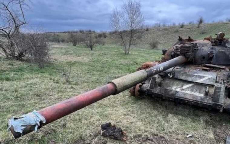 Танки в кювете, оккупанты вдоль дороги: противник пытался штурмовать на Покровском направлении (Видео)