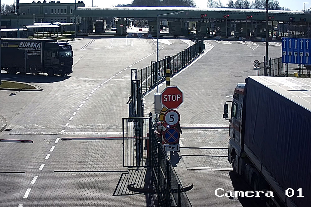 "Пункт пропуска – не паркинг": пограничники FPV-дроном передали "привет" оккупантам в Шебекино. Видео